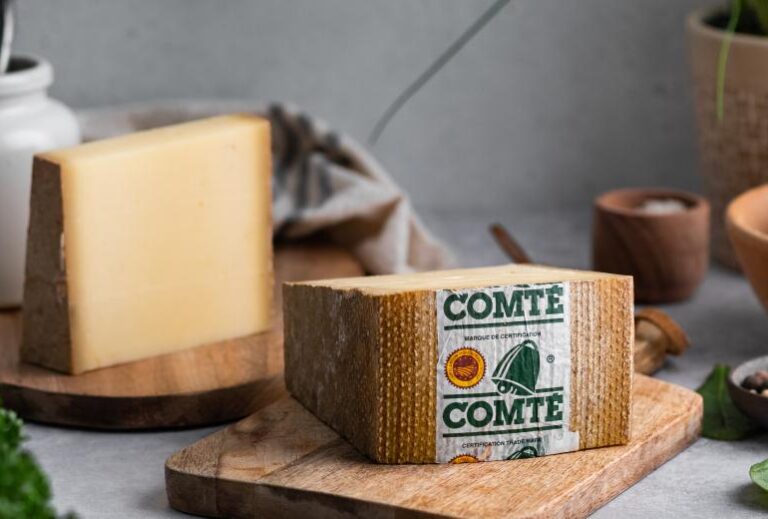 Comté AOP sur planche en bois