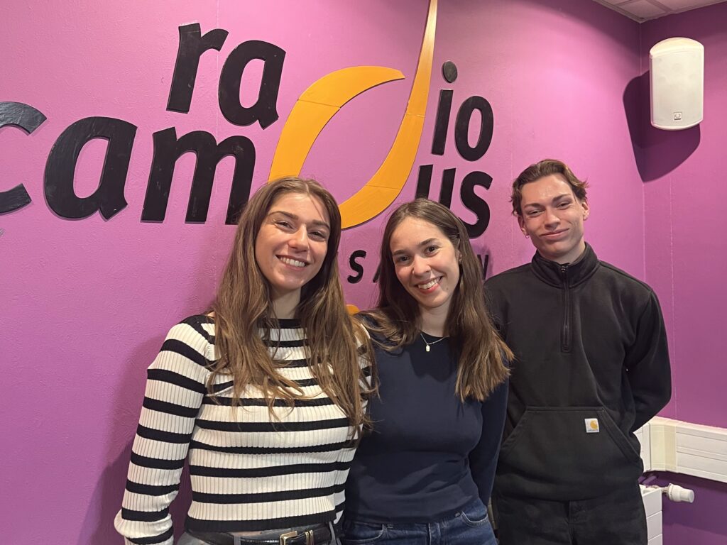 3 membres de l'association au studio