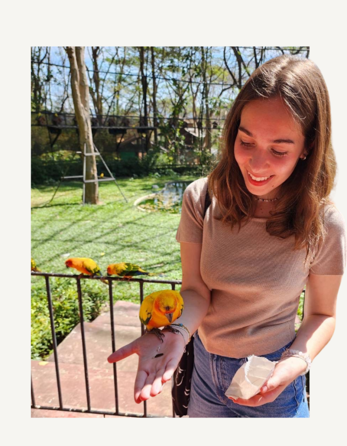 Mon échange étudiant photo dans un zoo avec oiseau
